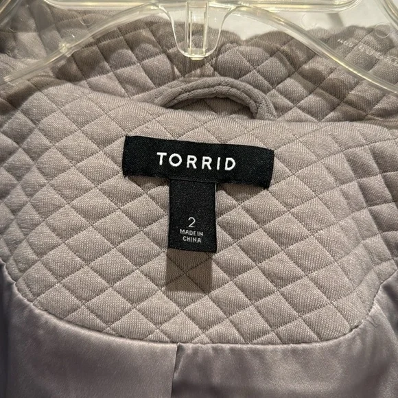 TORRID PEBBLE GREY QUILTED‎ KNIT MOTO JACKET - 2 - Picture 3 of 10
